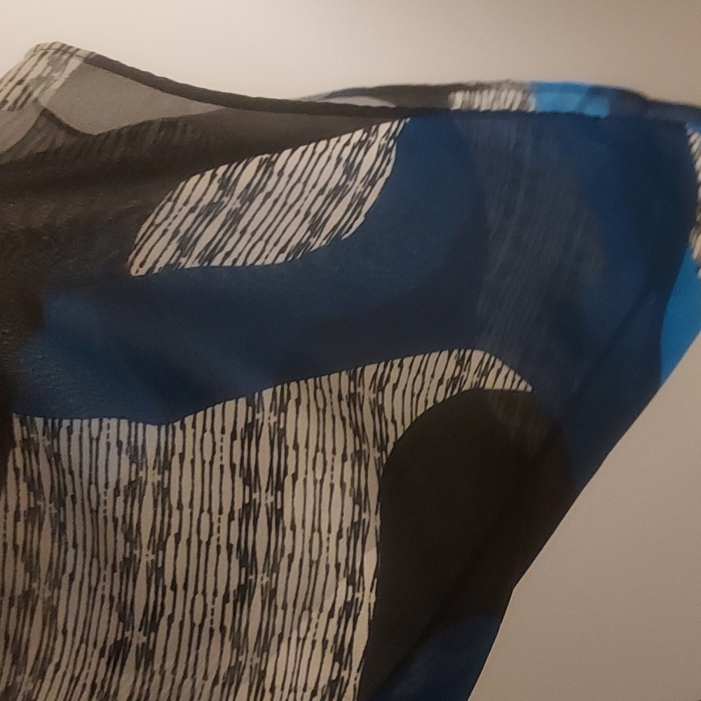 Nice dress top - Picture 3 of 3